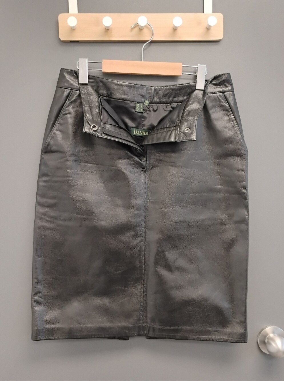 Danier thick shiny black leather skirt with pockets and front zipper size 12